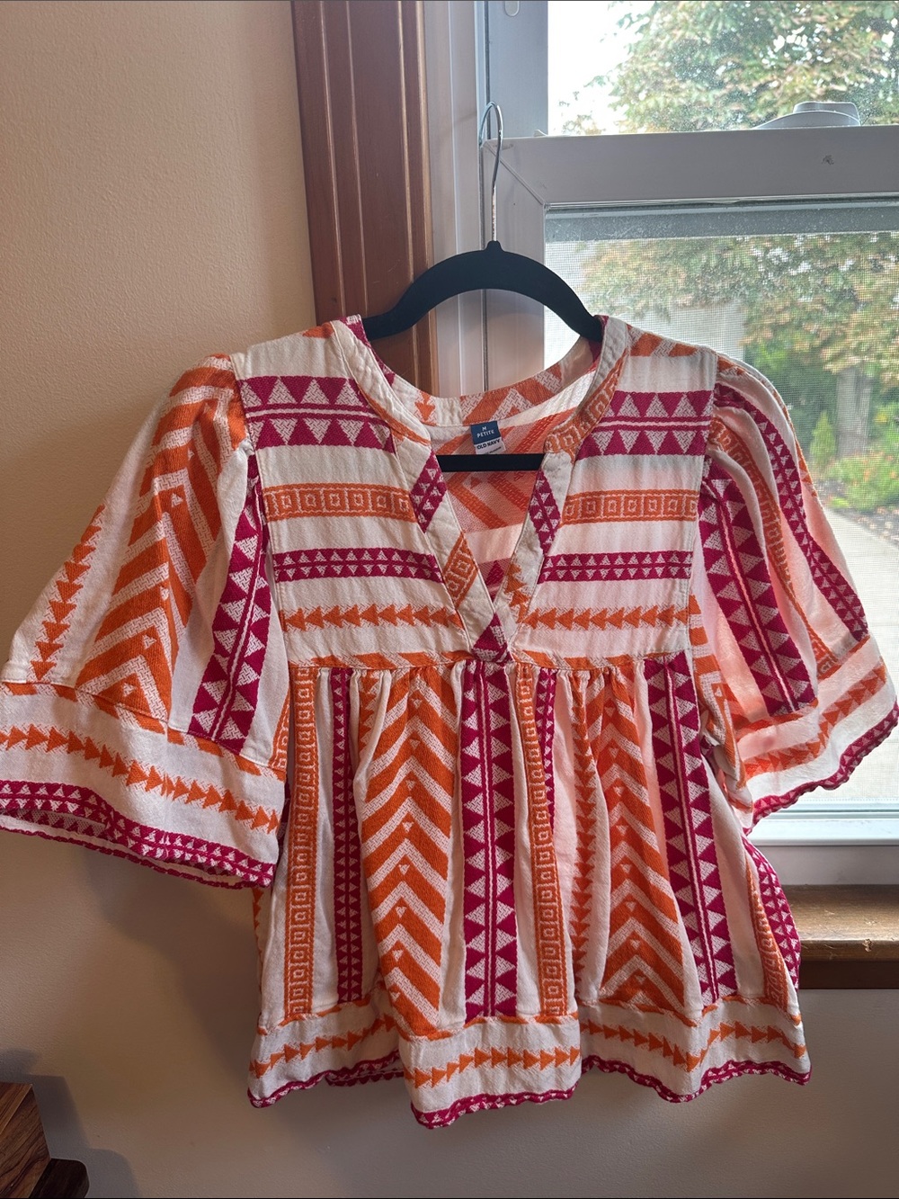 Old Navy Women's Patterned Boho V-Neck Pink, Orange,White Top w Flutter Sleeves